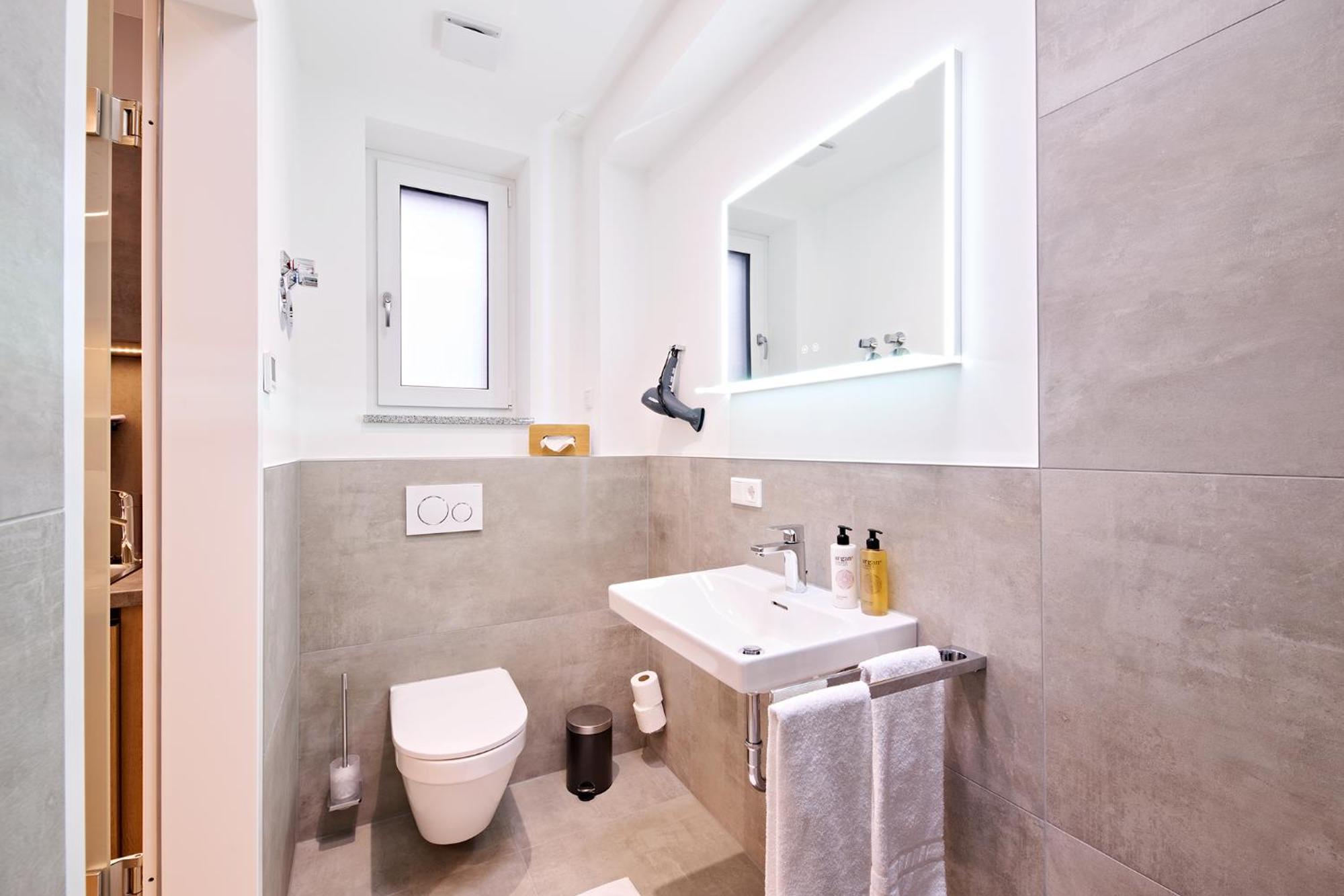 Xzllenz Traum Studio-Apartment, Frei-Parken, U-Bahn, Kueche Neurenberg Buitenkant foto
